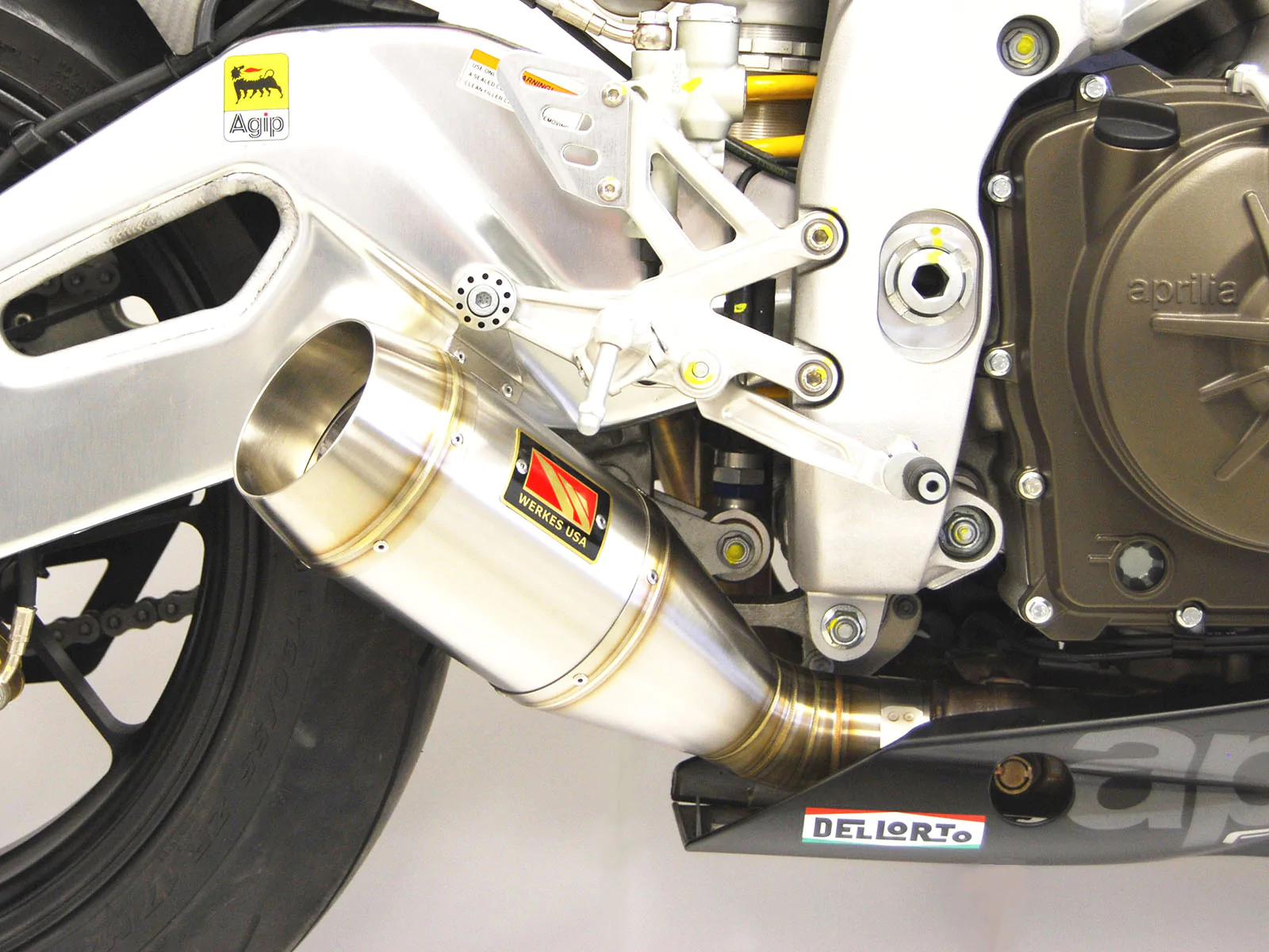 Aprilia RSV4 Tuono Slip-On Exhaust - Carbon Fiber - Image 4